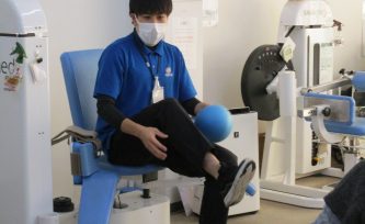 30代スタッフが施設長として活躍中！ご利用者様と楽しく機能訓練を実施しています！