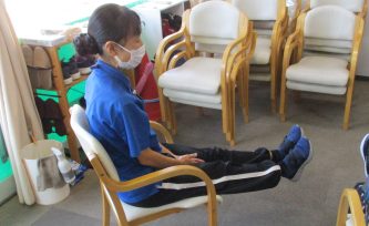 ご利用者様のお悩みを聞きながら、生活の中で役に立つ体操を提案♪